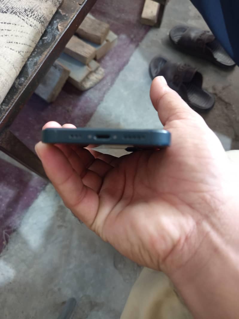 Apple iPhone 13 3