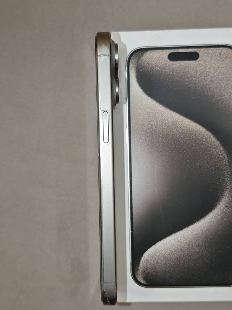 iPhone 15 Pro Max 2
