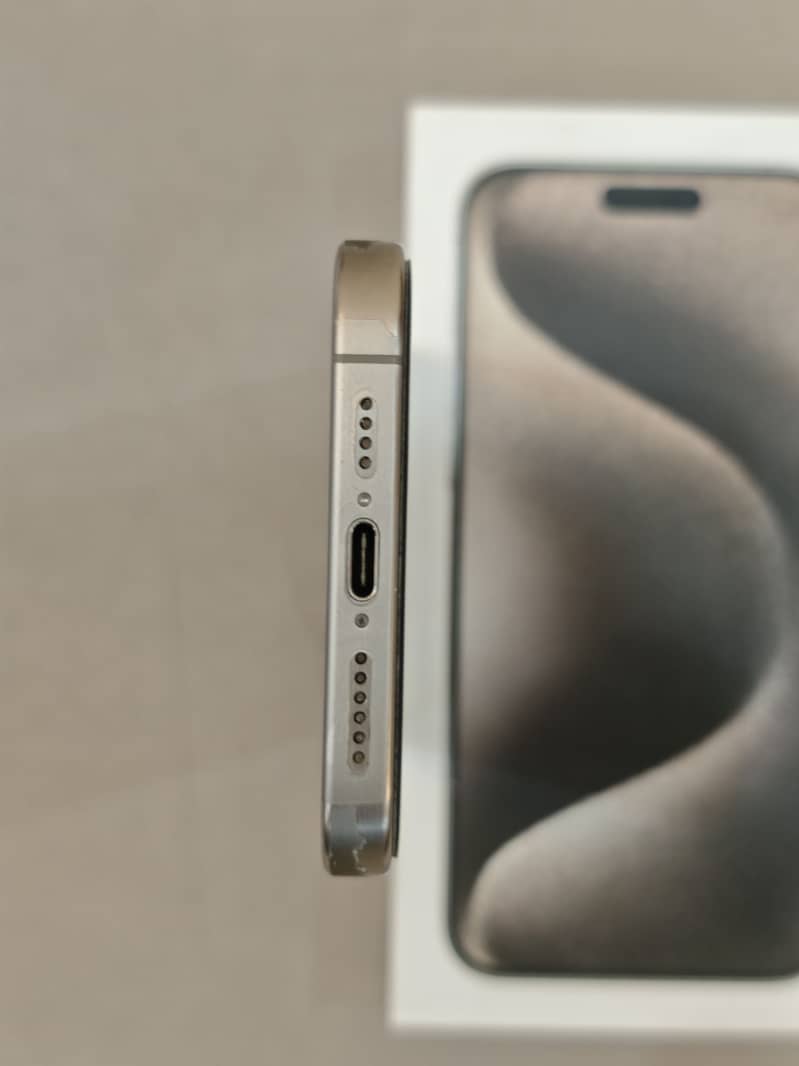 iPhone 15 Pro Max 3