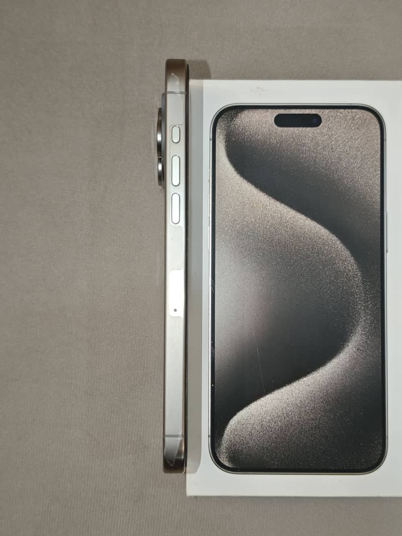 iPhone 15 Pro Max 4