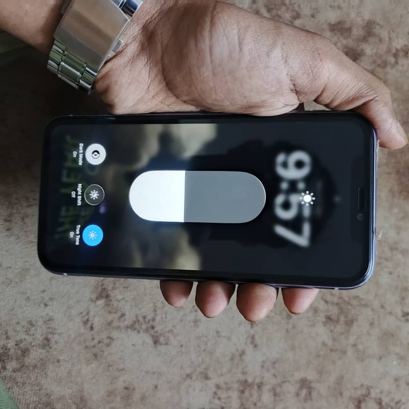 Apple iPhone 11 4