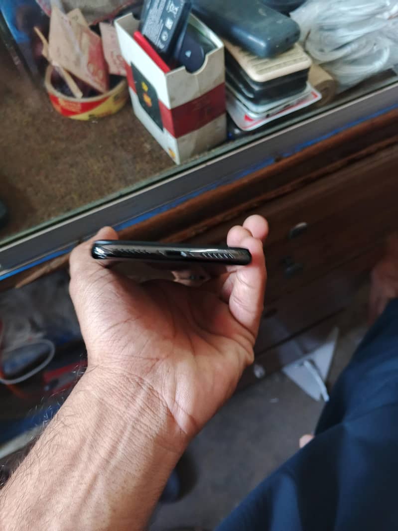 Apple iPhone X 3
