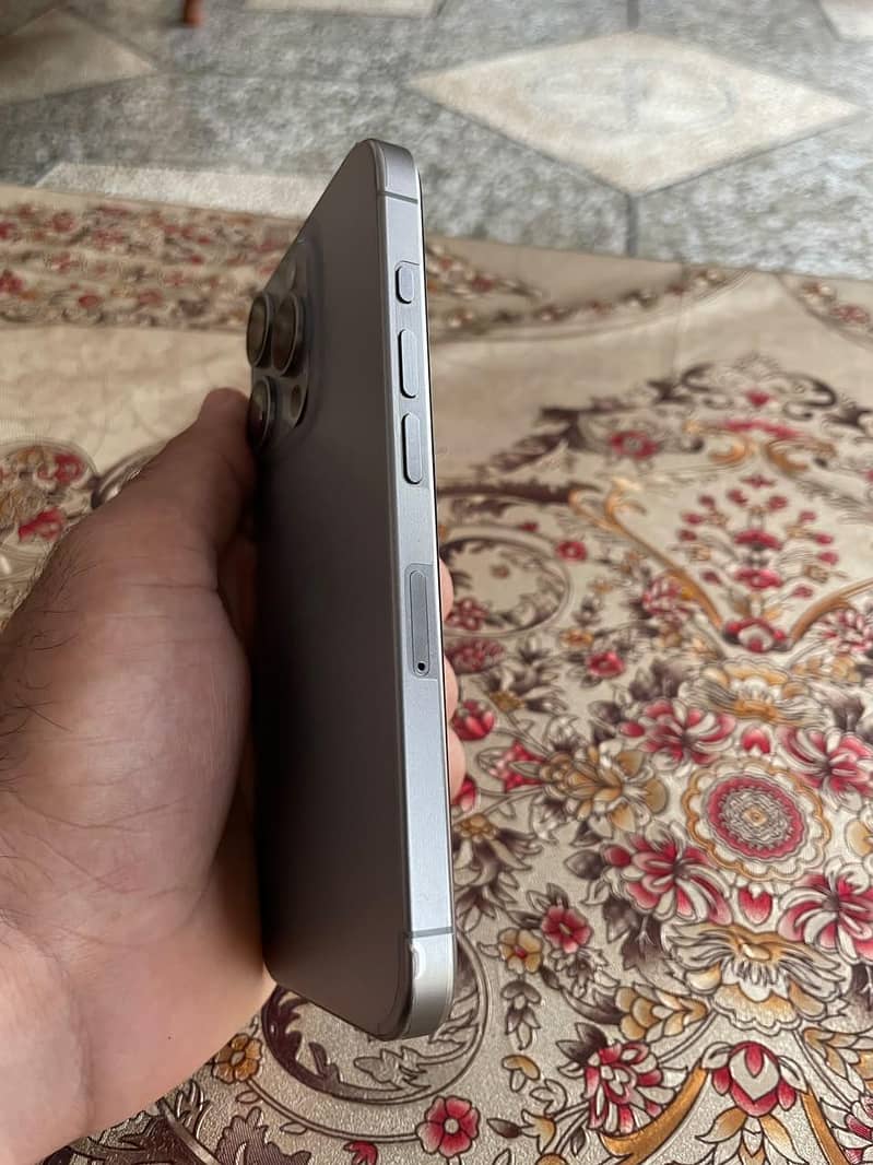 Apple iPhone 15 Pro 2