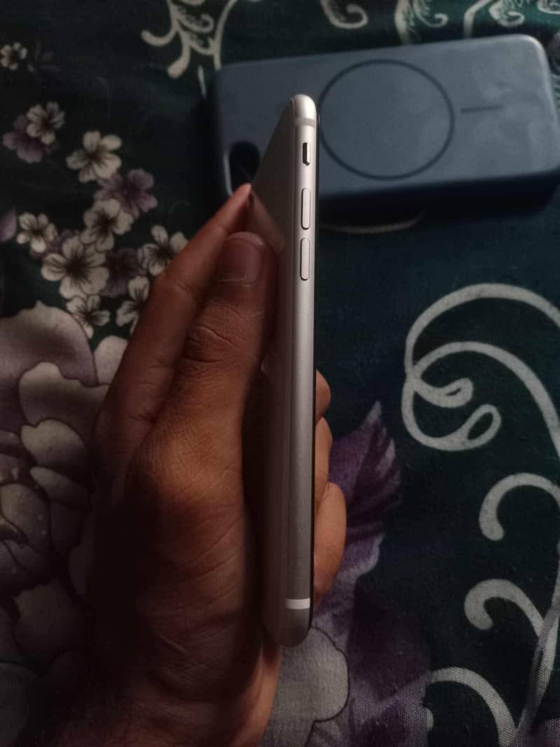 Apple iPhone SE 6