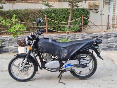 Suzuki GS 150 2015