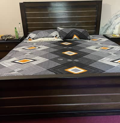 Bed set with sides and dressing table