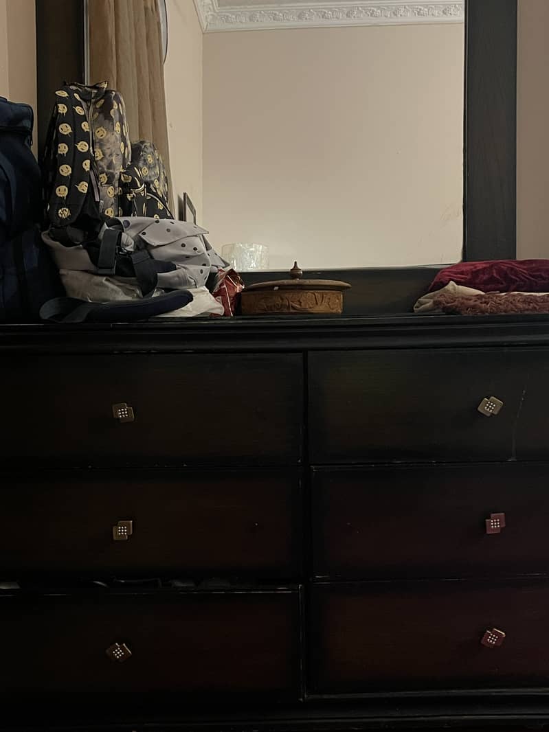Bed set with sides and dressing table 4