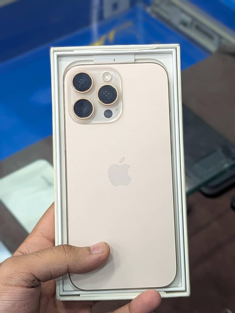 Apple iPhone 16 Pro Max 0