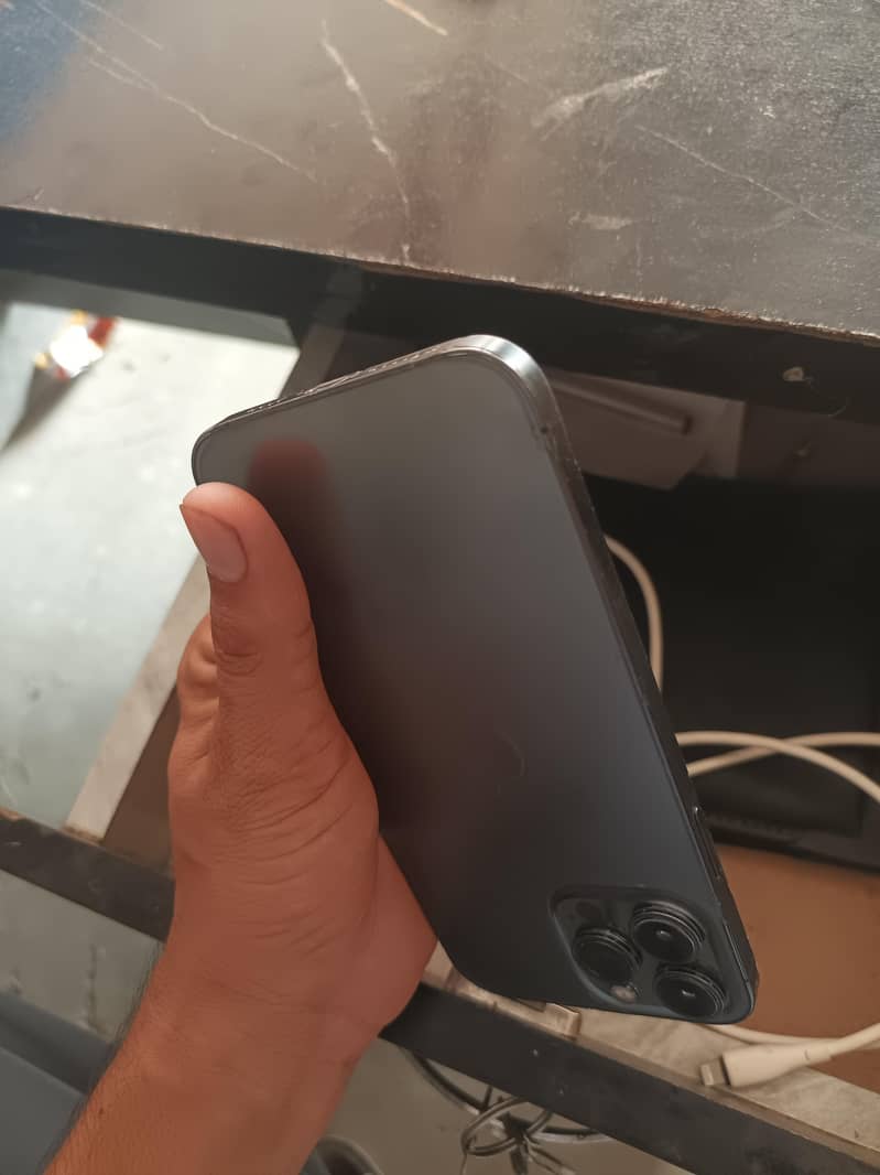Apple iPhone 13 Pro Max 1