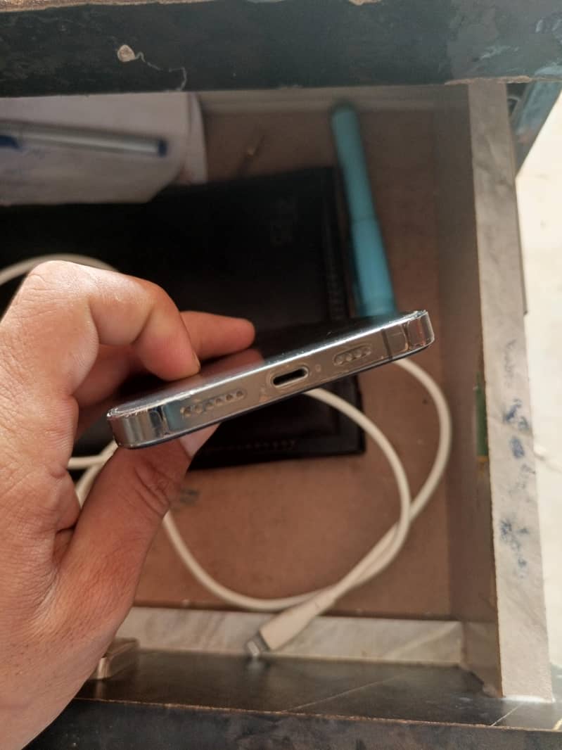 Apple iPhone 13 Pro Max 4