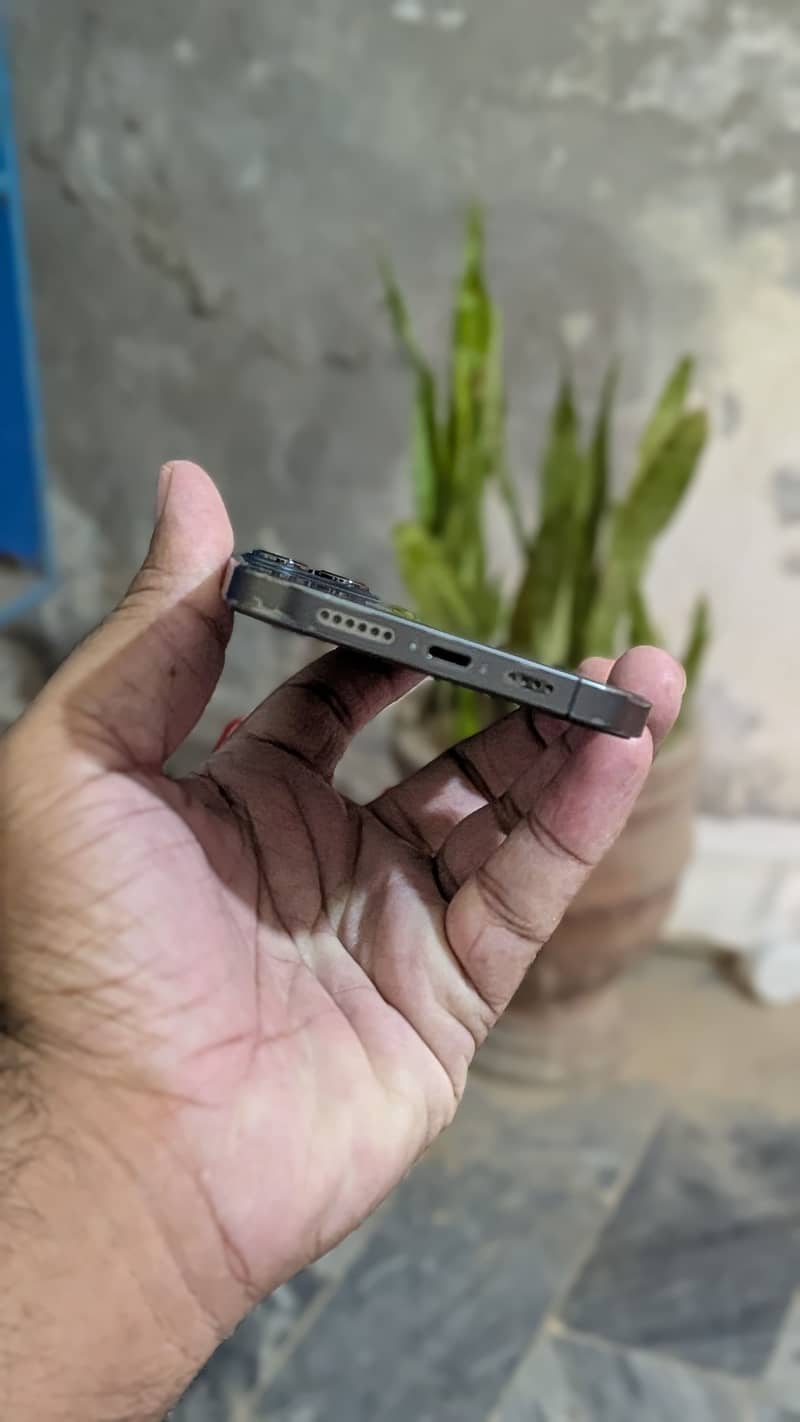 Apple iPhone 12 Pro Max 4