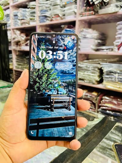 . . Vivo Y11.6+6128.6500 mAh battery. complte box original charger 44w