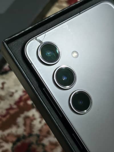 Samsung Galaxy S24 256GB with Box Dual Physical S921B/DS Variant Globa