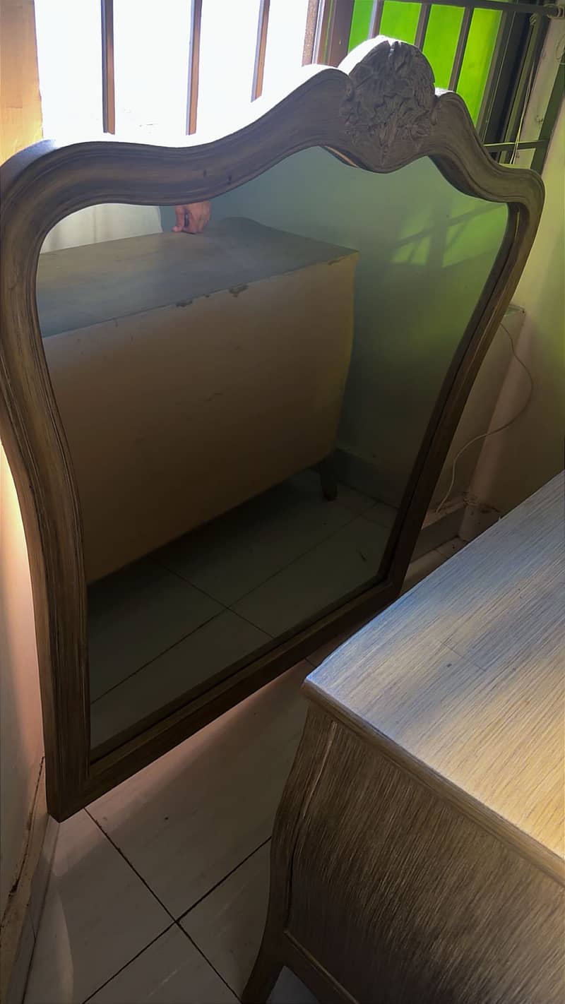 Dressing Table with Mirror 0