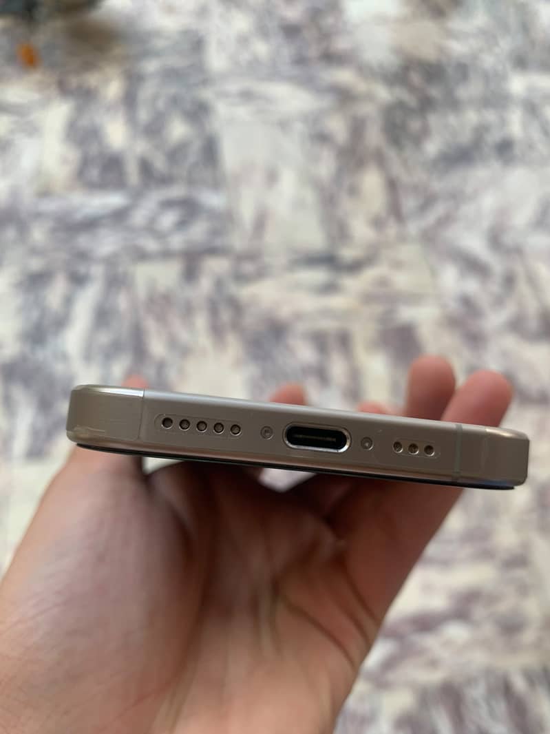 Apple iPhone 15 Pro 2