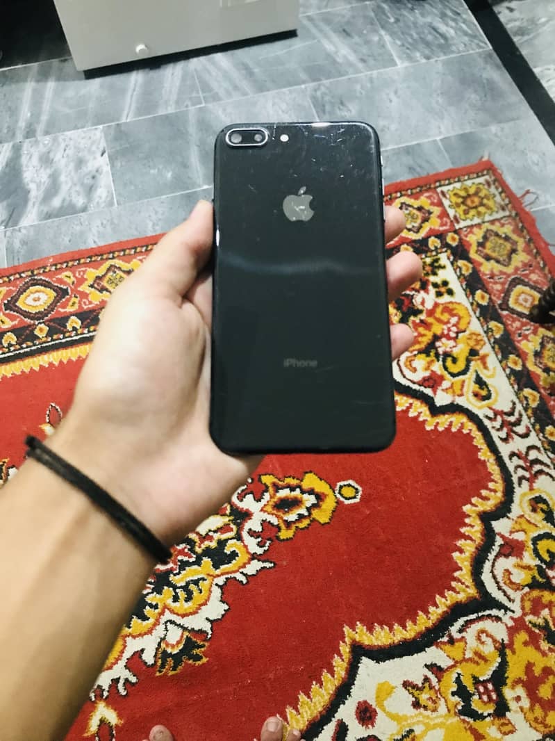 iPhone 8 Plus 0