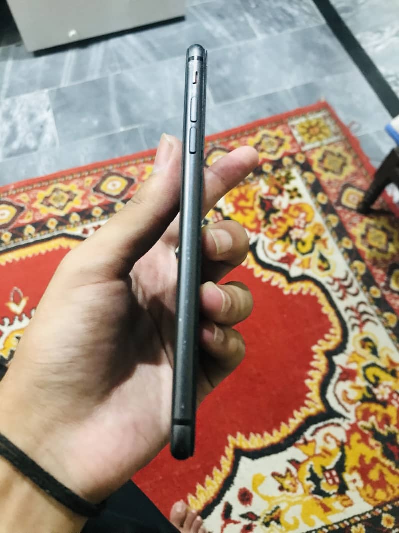iPhone 8 Plus 1