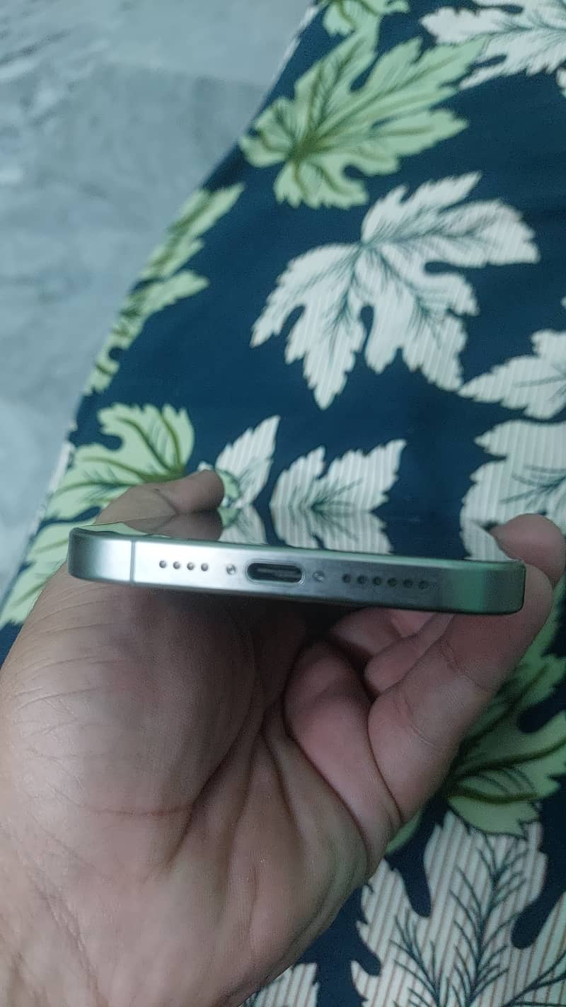 Apple iPhone 15 Pro Max 2