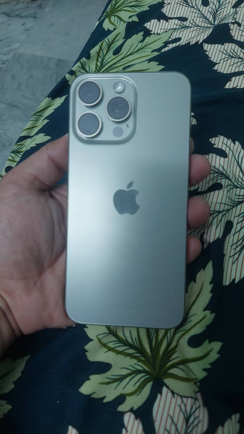 Apple iPhone 15 Pro Max 5