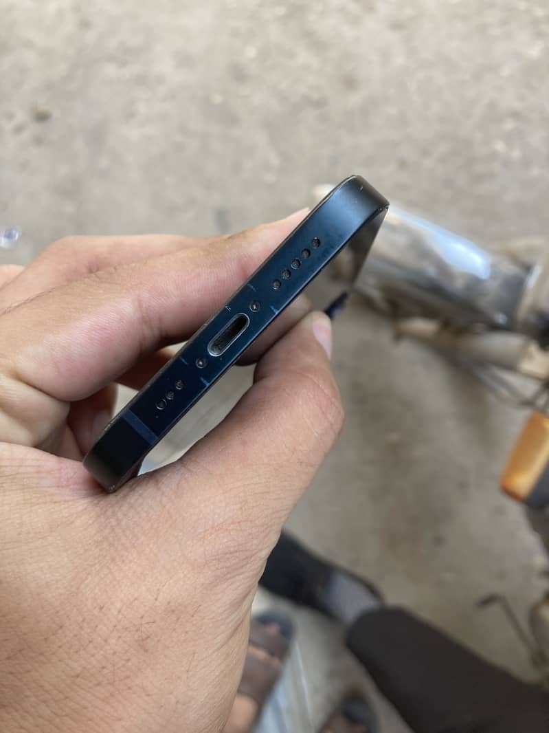 Apple iPhone 13 4