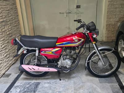 Honda CG 125 model 2016 Lahore number