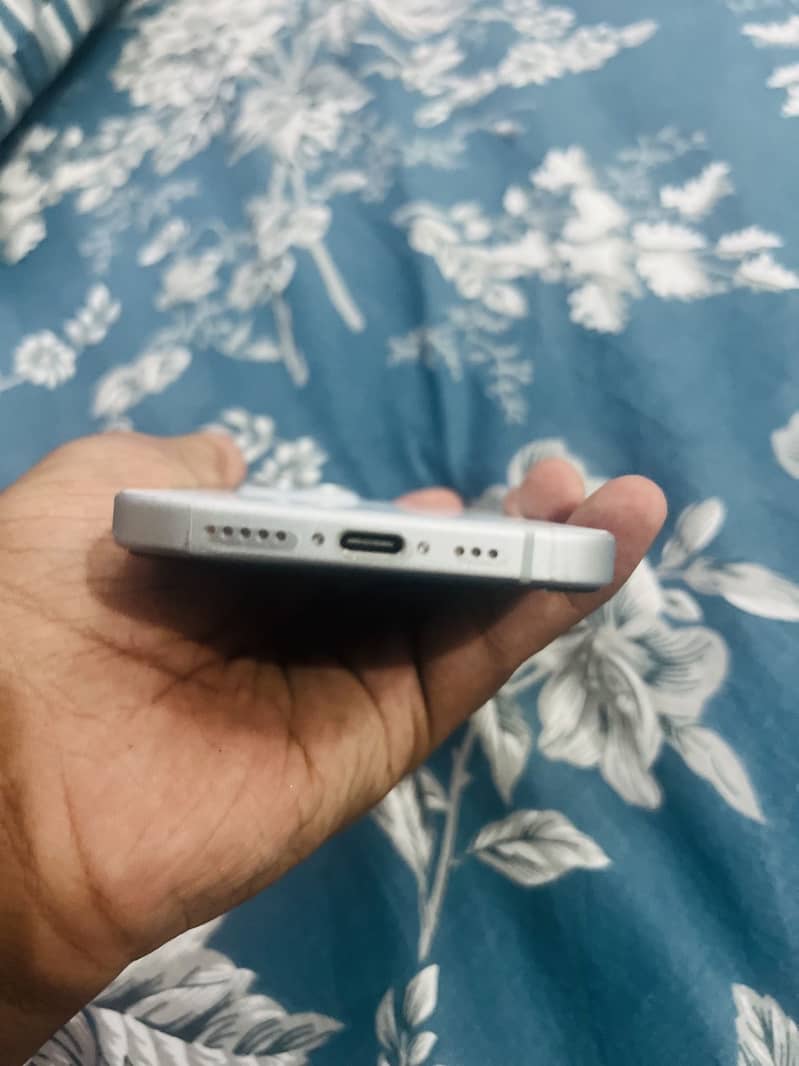 iPhone 15 2