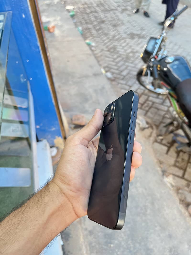 Apple iPhone 13 4