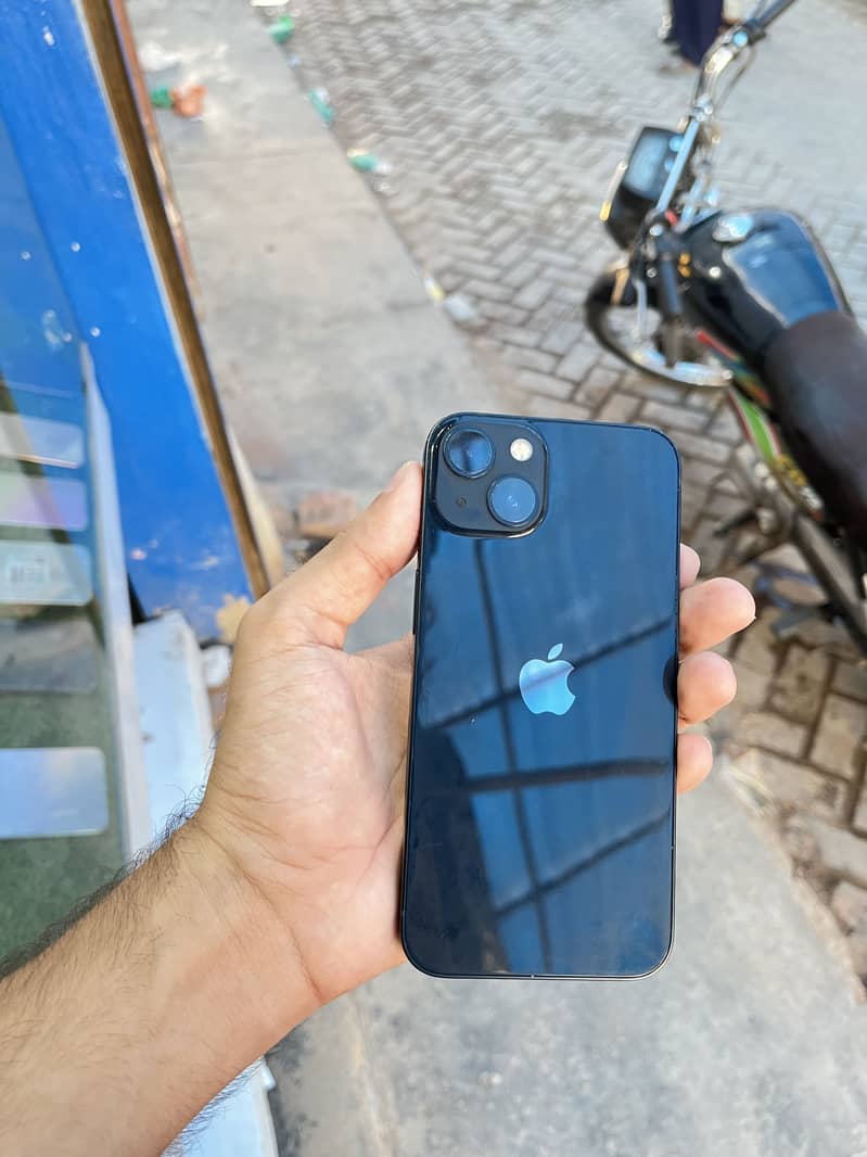 Apple iPhone 13 5