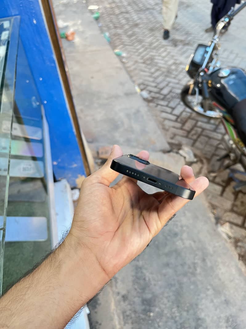 Apple iPhone 13 6