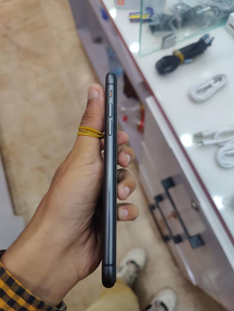 Apple iPhone 11 2