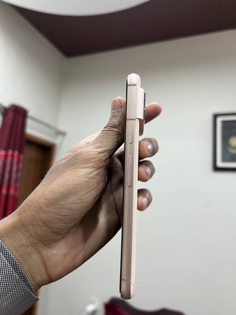 Google Pixel 8 4