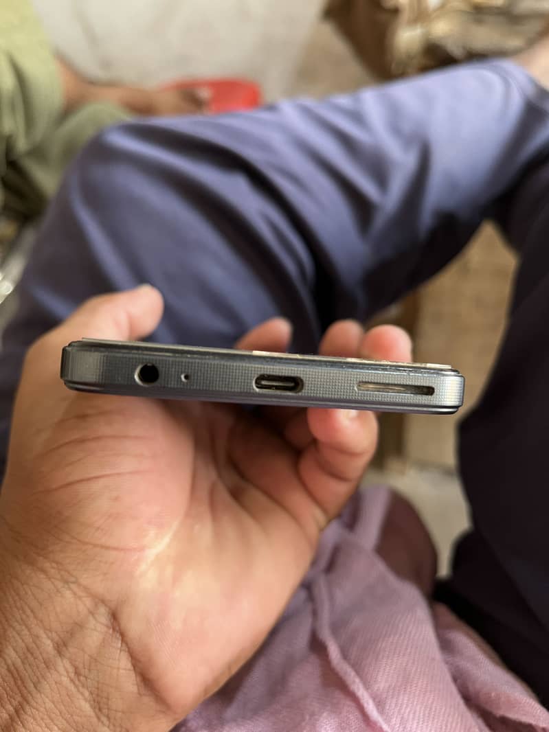HMD Aura 2 3