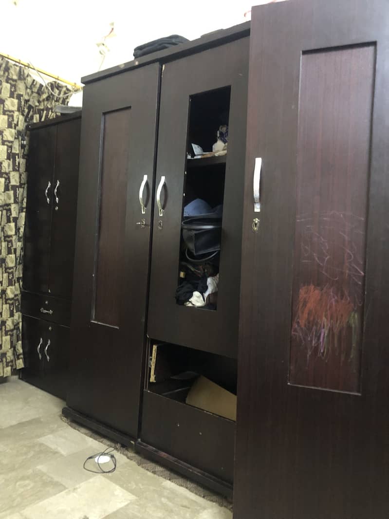 3 door wardrobe 1