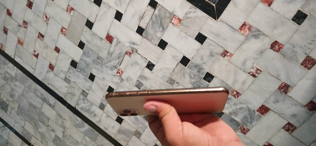 Apple iPhone 11 Pro Max 1