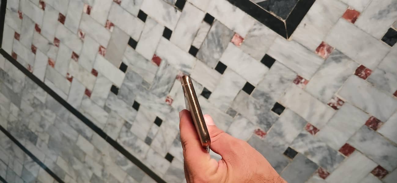 Apple iPhone 11 Pro Max 2