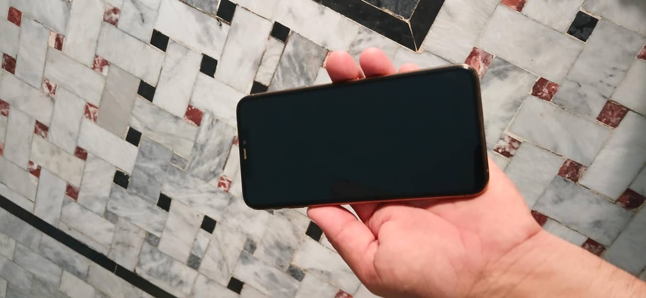 Apple iPhone 11 Pro Max 5
