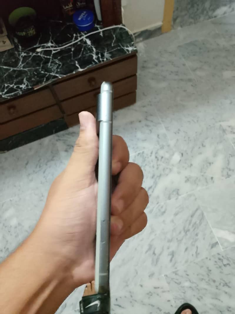 Google Pixel 8 4