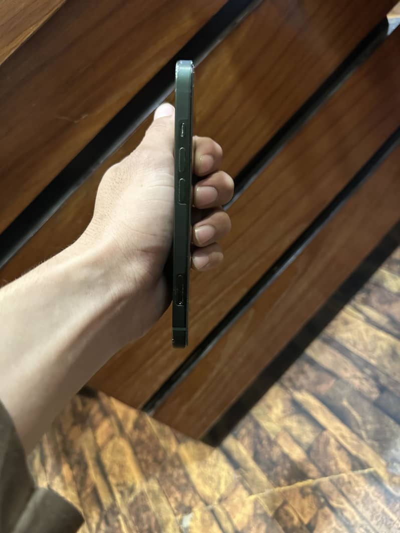 Apple iPhone 13 2