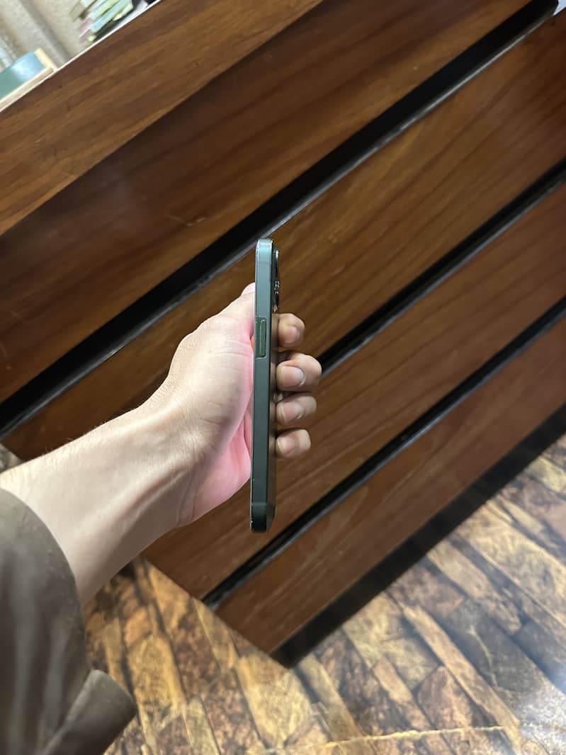 Apple iPhone 13 3