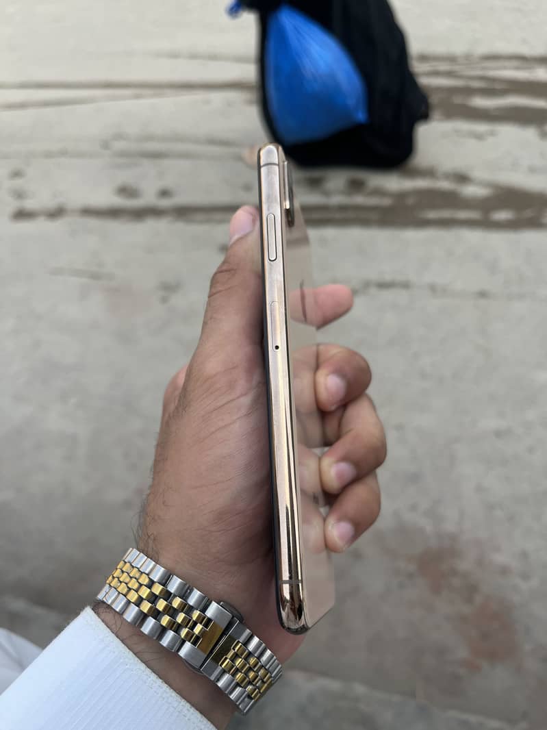 Apple iPhone XS Max 1