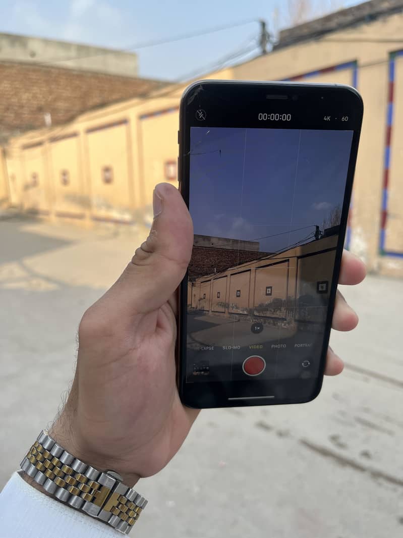 Apple iPhone XS Max 4