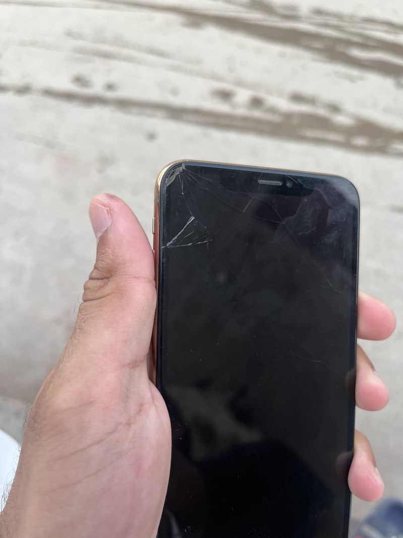 Apple iPhone XS Max 5