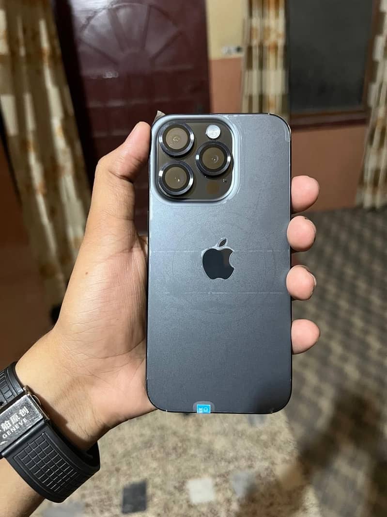 Apple iPhone 15 Pro 0