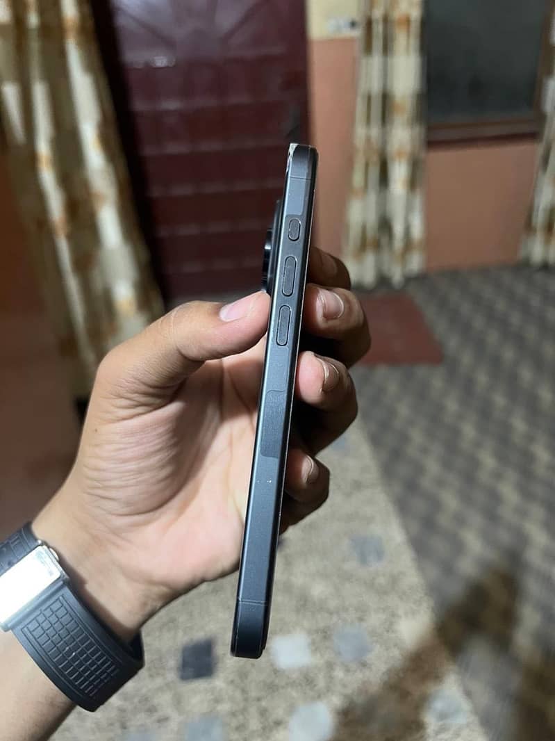 Apple iPhone 15 Pro 1