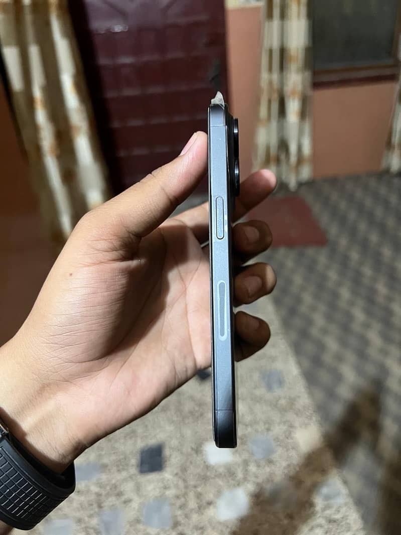 Apple iPhone 15 Pro 2