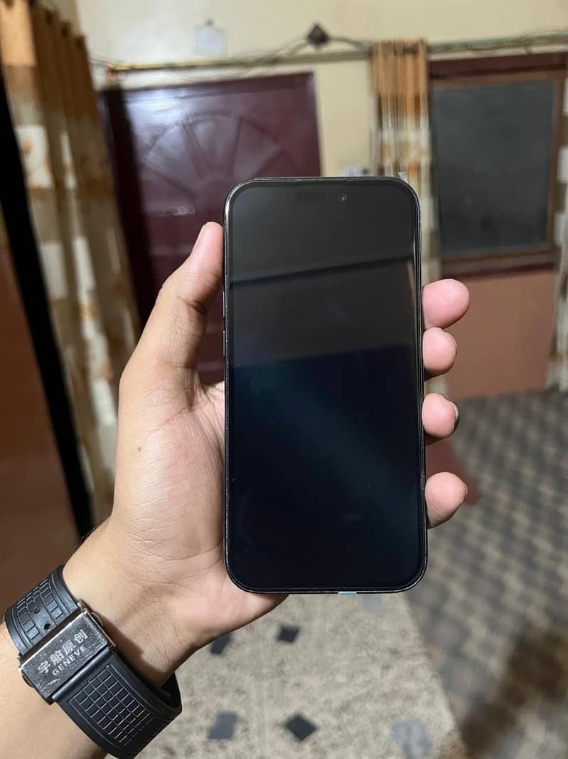 Apple iPhone 15 Pro 3