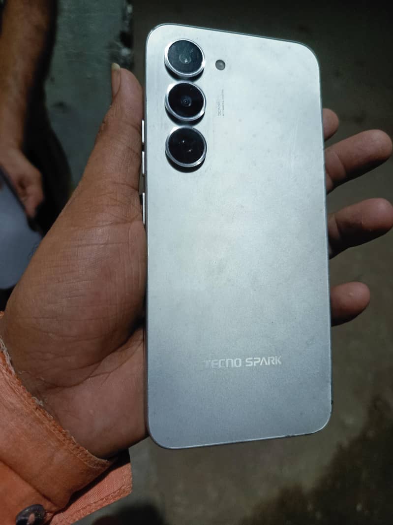 Tecno spark 40 Pro 0