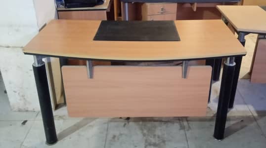 Interwood Office Tabels with Side Racks