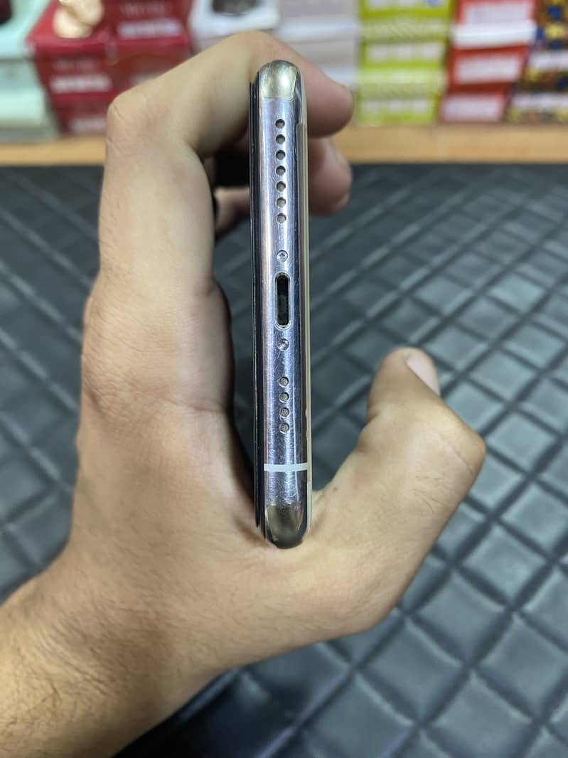 Apple iPhone 11 Pro Max 1