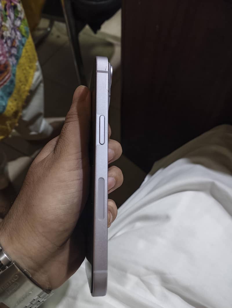 Apple iPhone 14 4